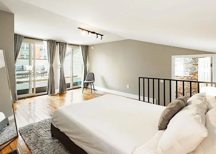 Lux Parkside Townhome - Free Parking - Walk To All