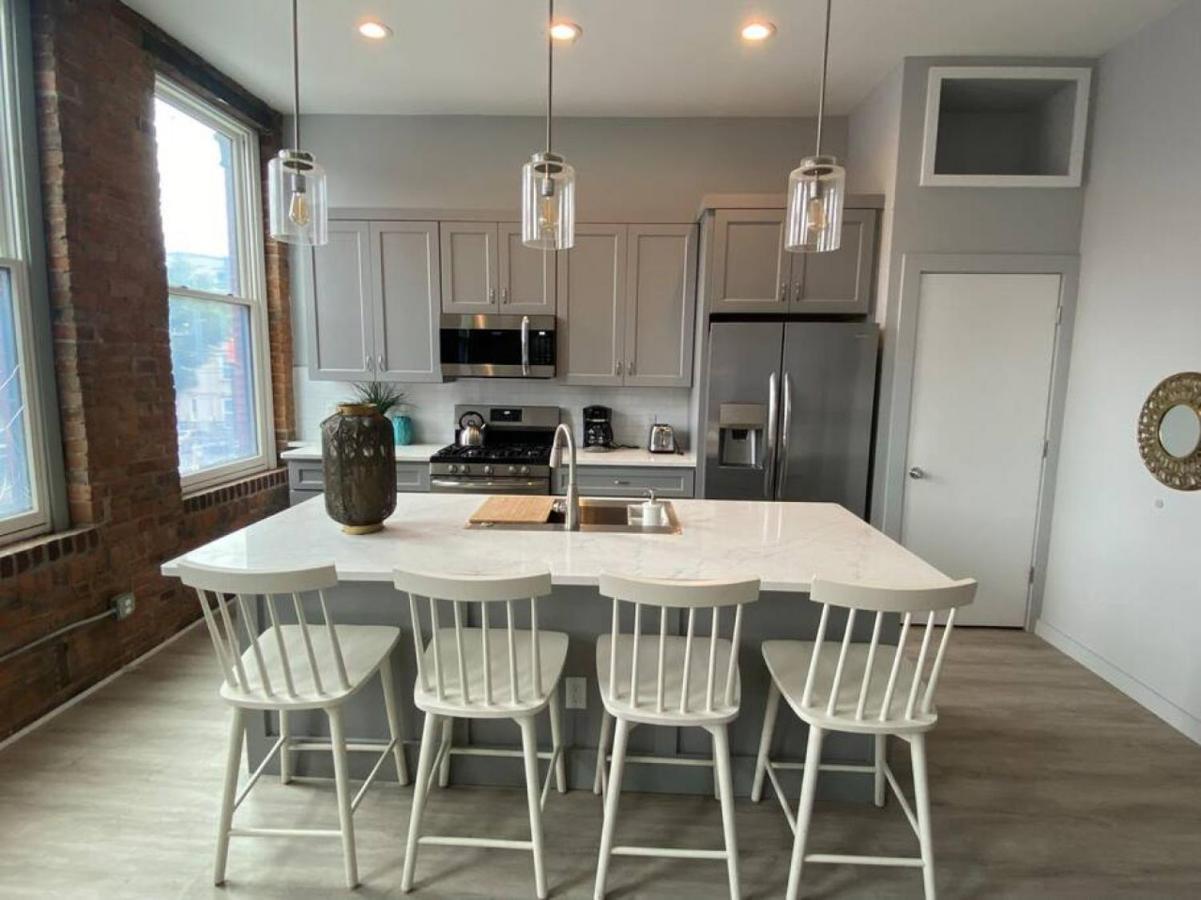 Swizzle Explore Otr And Downtown From Rhinegeist Apartment