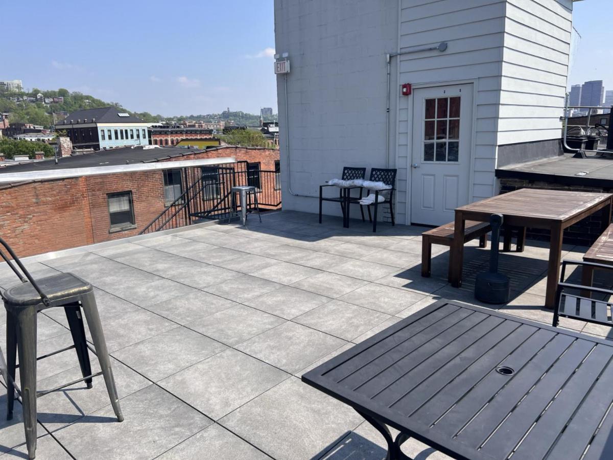 Swizzle Explore Otr And Downtown From Rhinegeist Apartment *