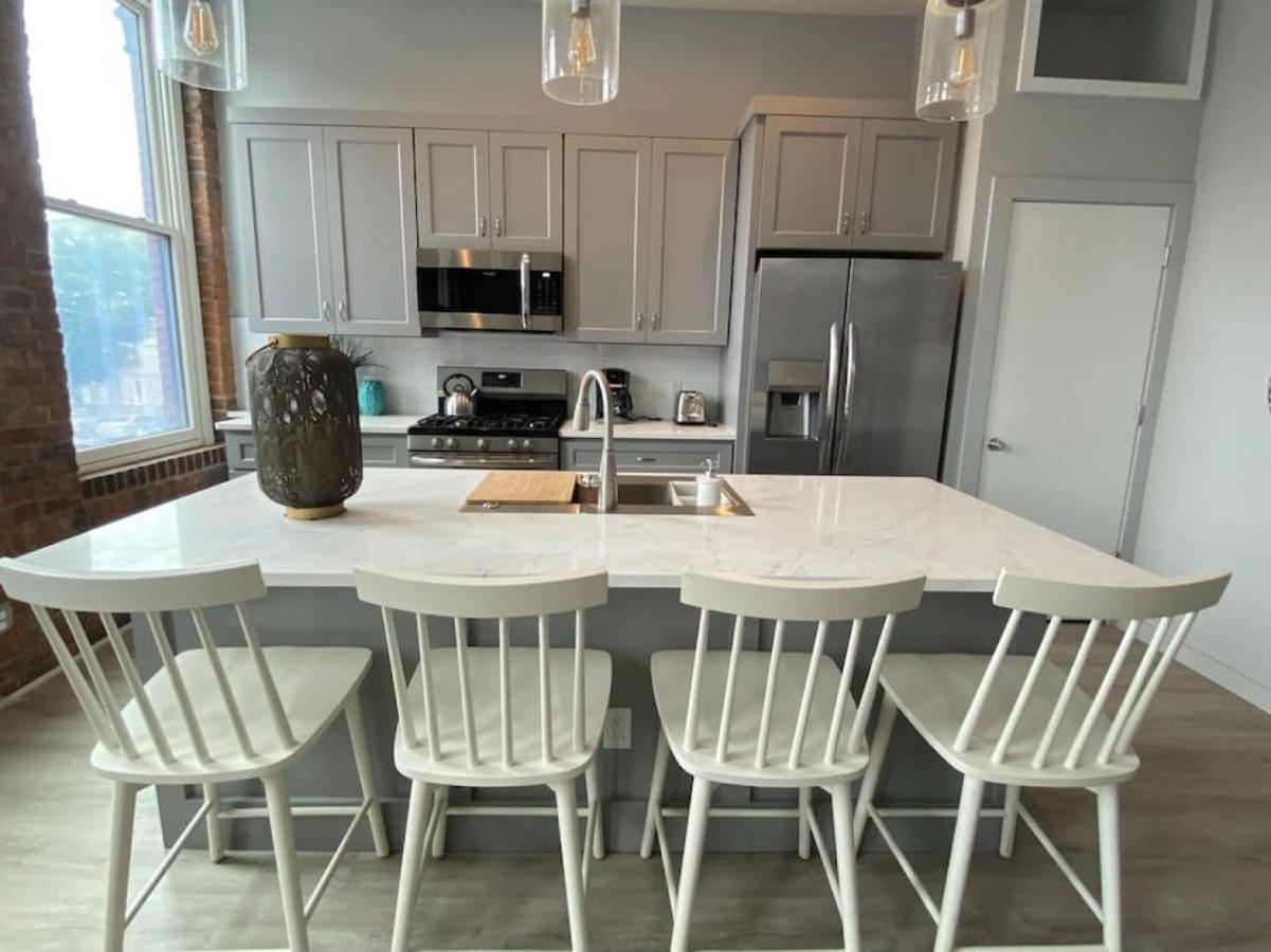 Swizzle Explore Otr And Downtown From Rhinegeist Apartment