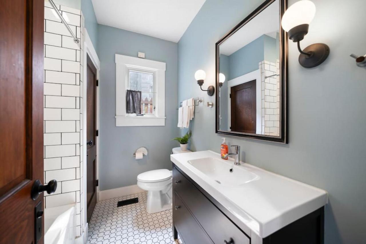 Walkable 2br Near Findlay Market Downtown Uc Apartment *