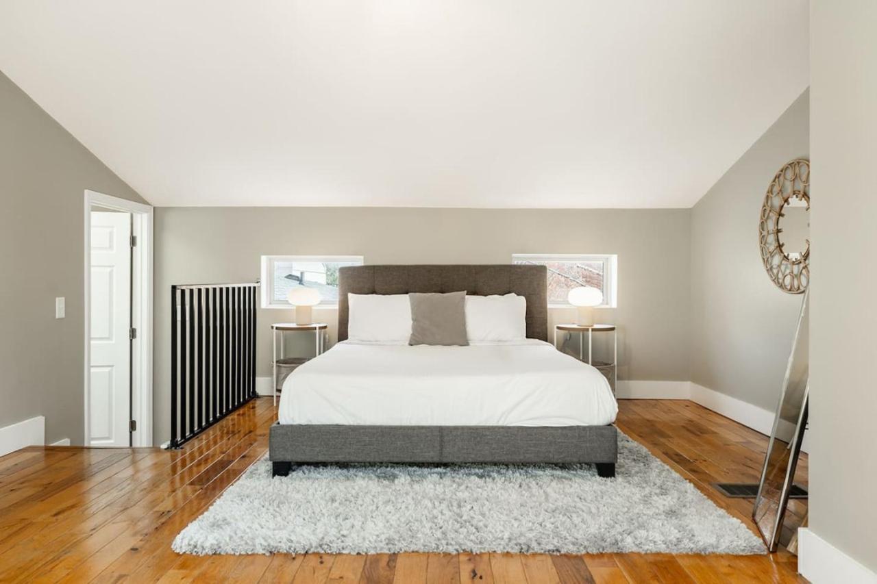 Lux Parkside Townhome - Free Parking - Walk To *