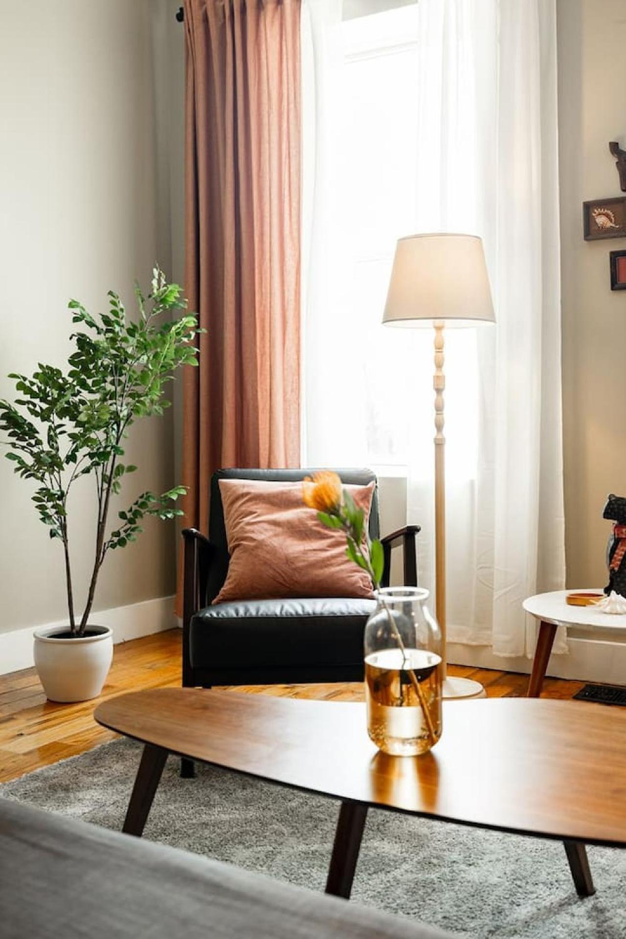 Lux Parkside Townhome - Free Parking - Walk To