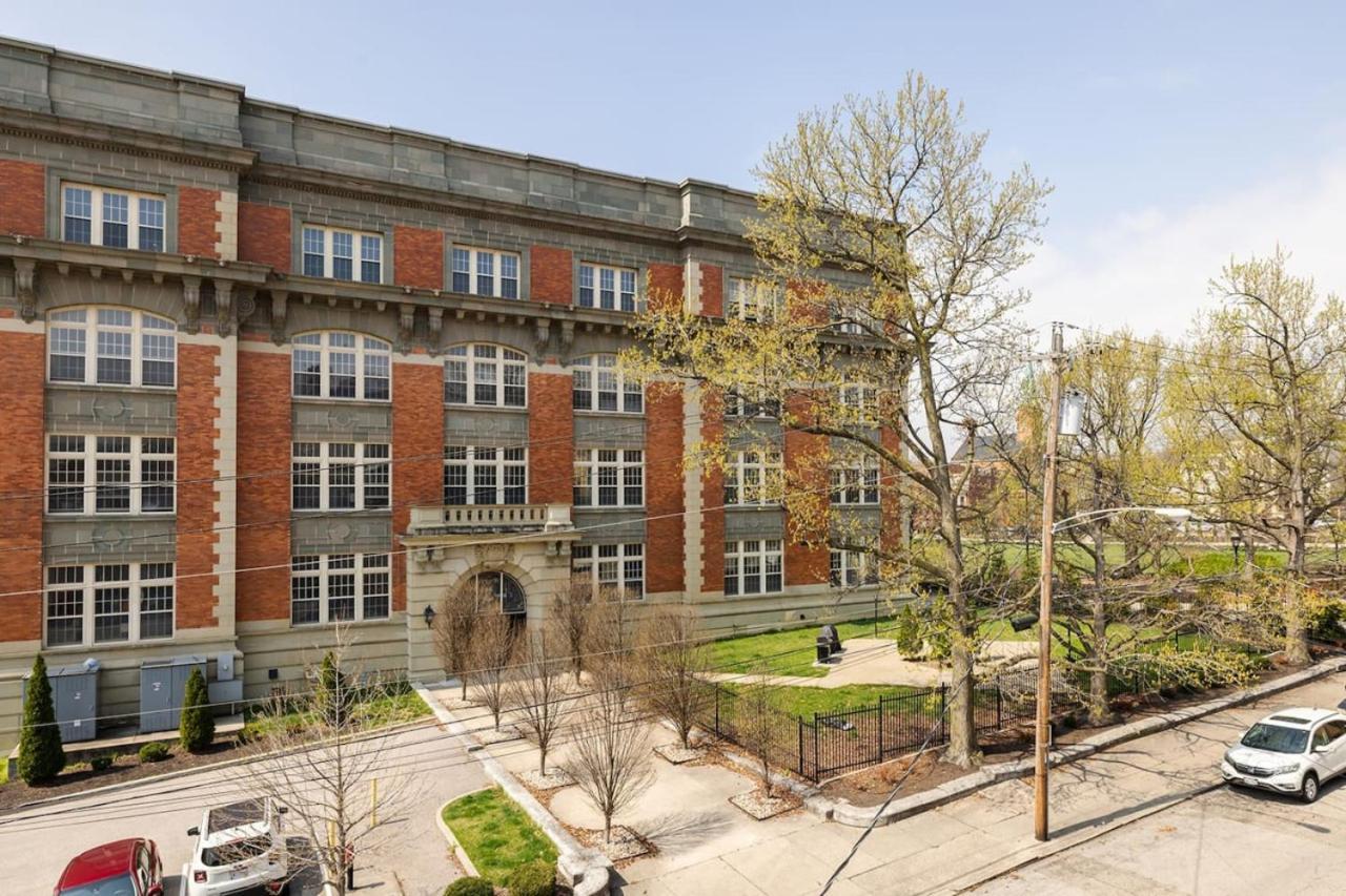 Lux Parkside Townhome - Free Parking - Walk To *