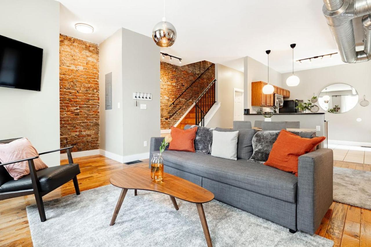 Lux Parkside Townhome - Free Parking - Walk To Apartment *