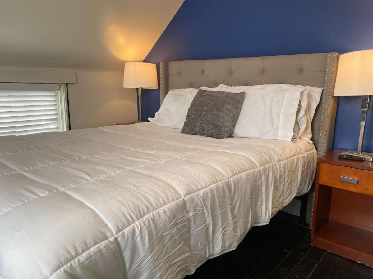 Rare Find Sleeps 16 With 9 Beds 6br Wifi Holiday home Cincinnati
