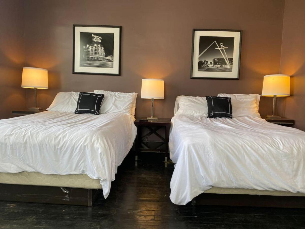 Rare Find Sleeps 16 With 9 Beds 6br Wifi Holiday home Cincinnati