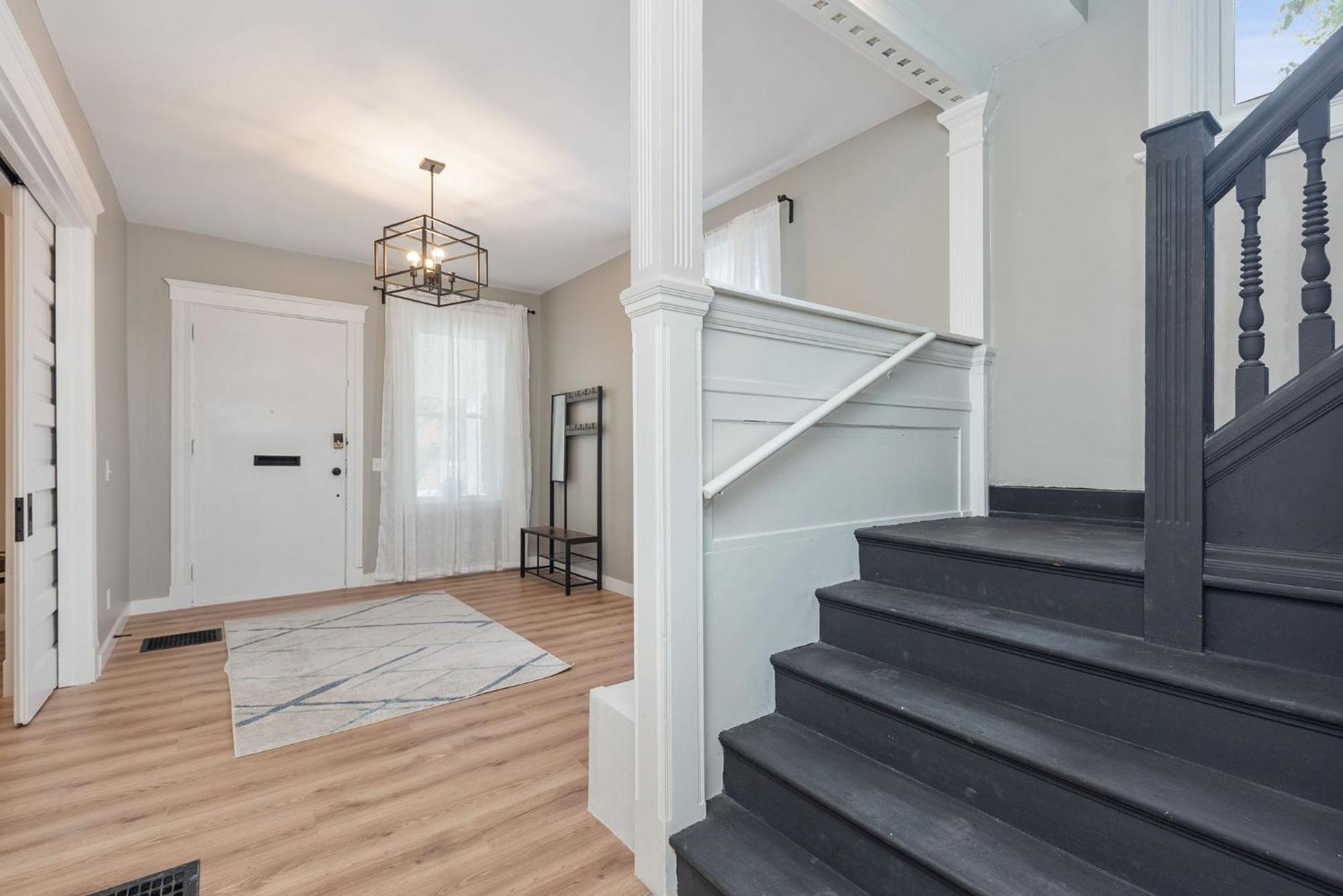 Historic Charm Meets Modern Comfort 3br In Mt Auburn *