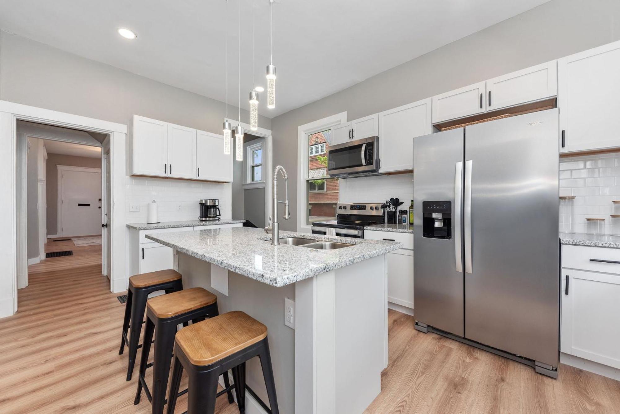 Apartment Historic Charm Meets Modern Comfort 3br In Mt Auburn *