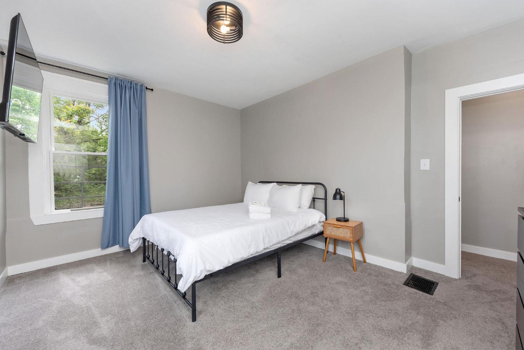 Historic Charm Meets Modern Comfort 3br In Mt Auburn Cincinnati