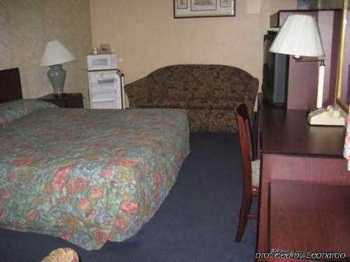 Motel Budget Host Town Center *