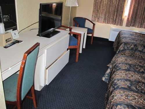 Budget Host Town Center Motel *