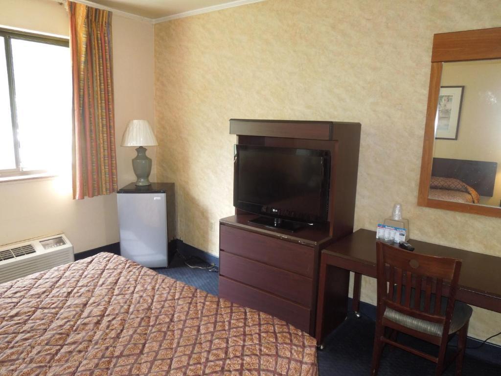 Motel Budget Host Town Center Cincinnati