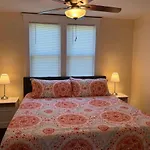 Ridgeway 2 Bedroom House Near Xavier Downtown