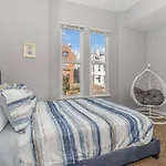 Downtown Views-Prime Location!