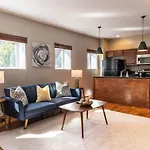 Broadway Suites - Stunning Downtown Condos