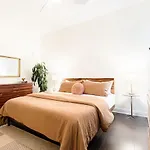 Lux Washington Park Apartment With Rooftop