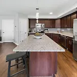 Comfortable 2Br Condo Near City Center