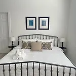 Full Building Huge Downtown Retreat Walkable To Everything