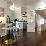 Spacious Studio Central Locale