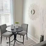 Quiet 1-Bedroom Loft Near Entertainment District