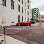 Art Deco 1000Sqft Condo Downtown With Gated Parking