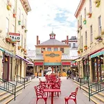 Lux Food Market House | Walk Everywhere