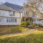 Avon Hills Quiet, 4B 1920S Tudor With Vintage Charms