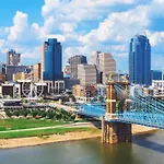 Family And Friends Otr Luxury Home Downtown Otr