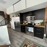 Full Building Huge Downtown Retreat Walkable To Everything