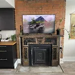 Full Building Huge Downtown Retreat Walkable To Everything