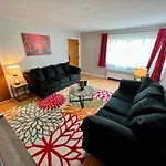 Red Ruby Spacious 2 Bedroom Apt 10 Minutes To Dwntwn