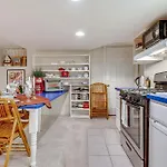 Garden-Level Cincinnati Apartment Walkable Area!