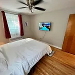 Red Ruby Spacious 2 Bedroom Apt 10 Minutes To Dwntwn