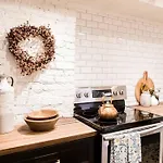 Cozy Cottage Downtown - Walk To Otr & Stadiums