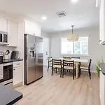 Spacious 3B Ranch By Mercy Anderson, 15 Min To Dt