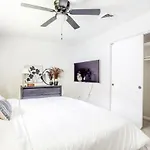 Spacious 3B Ranch By Mercy Anderson, 15 Min To Dt