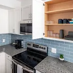 Otr, Queen Bed, 50In Tv, Workspace, Near Lightrail