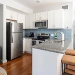 Otr, Queen Bed, 50In Tv, Workspace, Near Lightrail