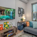 Central Over-The-Rhine, 3 Lux Queen Beds, Steps To Tql, Findlay Market & Light Rail, Fast Wifi, Sleeps 7Ppl