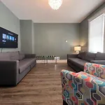 House With 10 Beds Sleeps 16 Free Driveway Parking