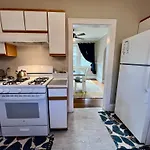 Private Bedroom Suite 1 In Cozy Comfy Bungalow 10 Min From Downtown