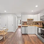 Retro-Chic 1Br With King Bed & Prime Location