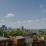 Stunning 4Br Townhome Rooftop City Views