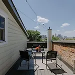 Stunning 4Br Townhome Rooftop City Views