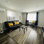 Reading-Stylish Apartment For Contemporary Comfort
