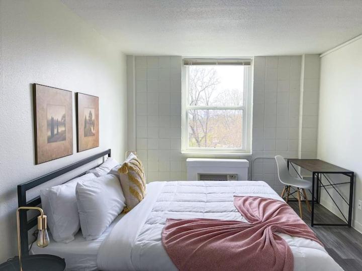 Sleepover Downtown 1bd 1ba *