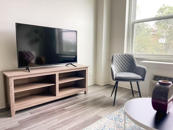 Sleepover Downtown 1bd 1ba