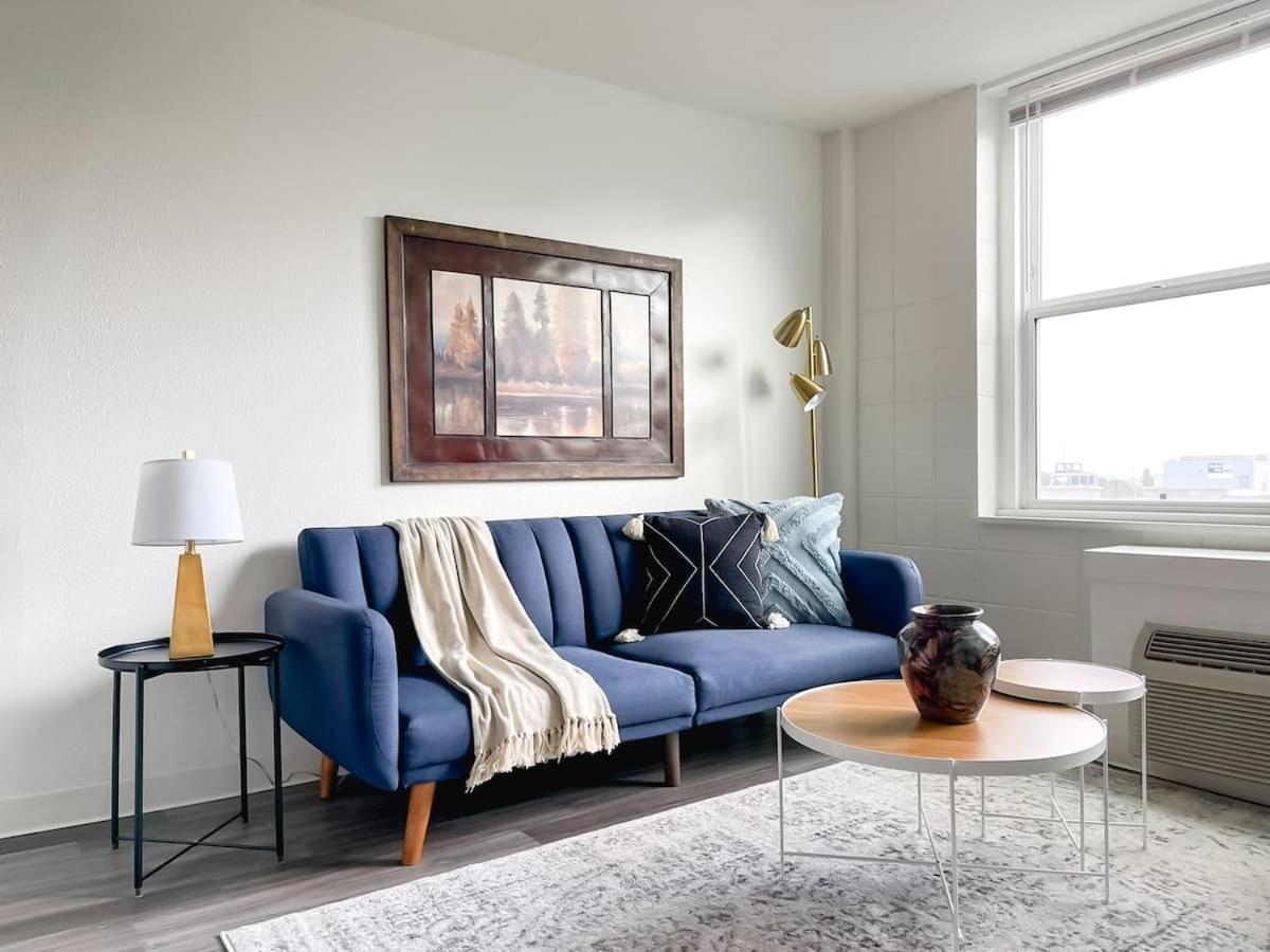 Sleepover Downtown 1bd 1ba *