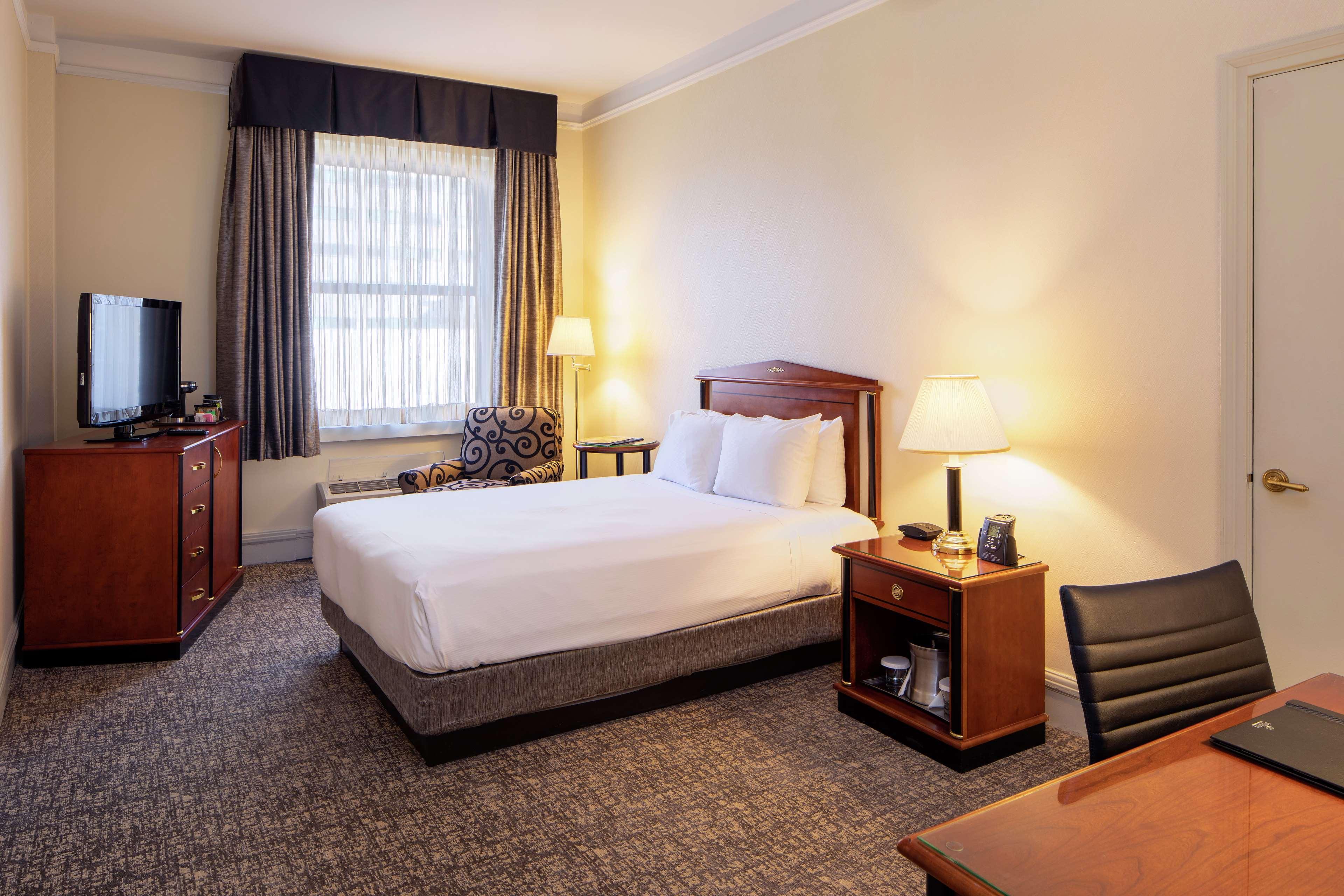 Hilton Netherland Plaza